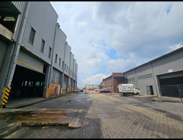 4,318M² WAREHOUSE TO LET IN ISANDO